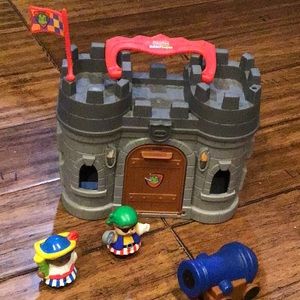 Little people pirates